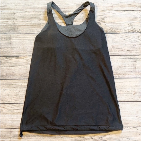 Under Armour Tops - Under Armour Tank with Built-In Bra Under Armour Tops - Under Armour Tank with Built-In Bra